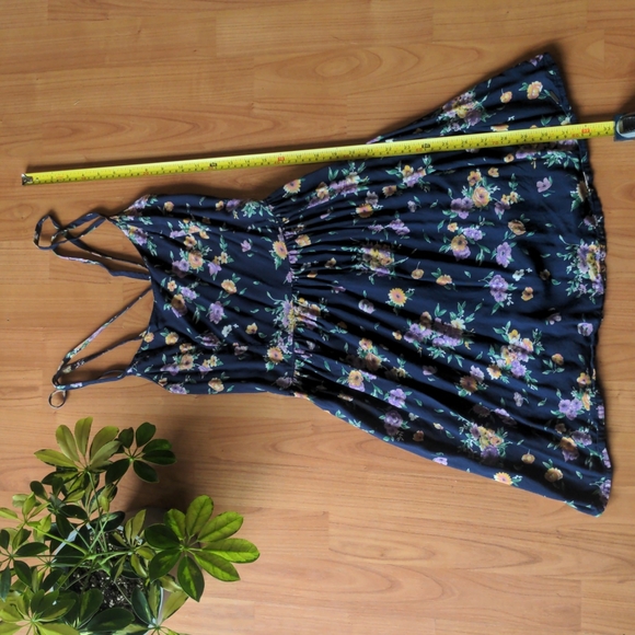 Floral open back strappy summer dress - Picture 2 of 6